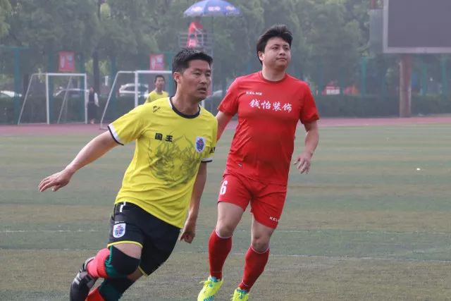超模辛迪·克劳馥声明悼念27岁去世的儿子普雷斯利